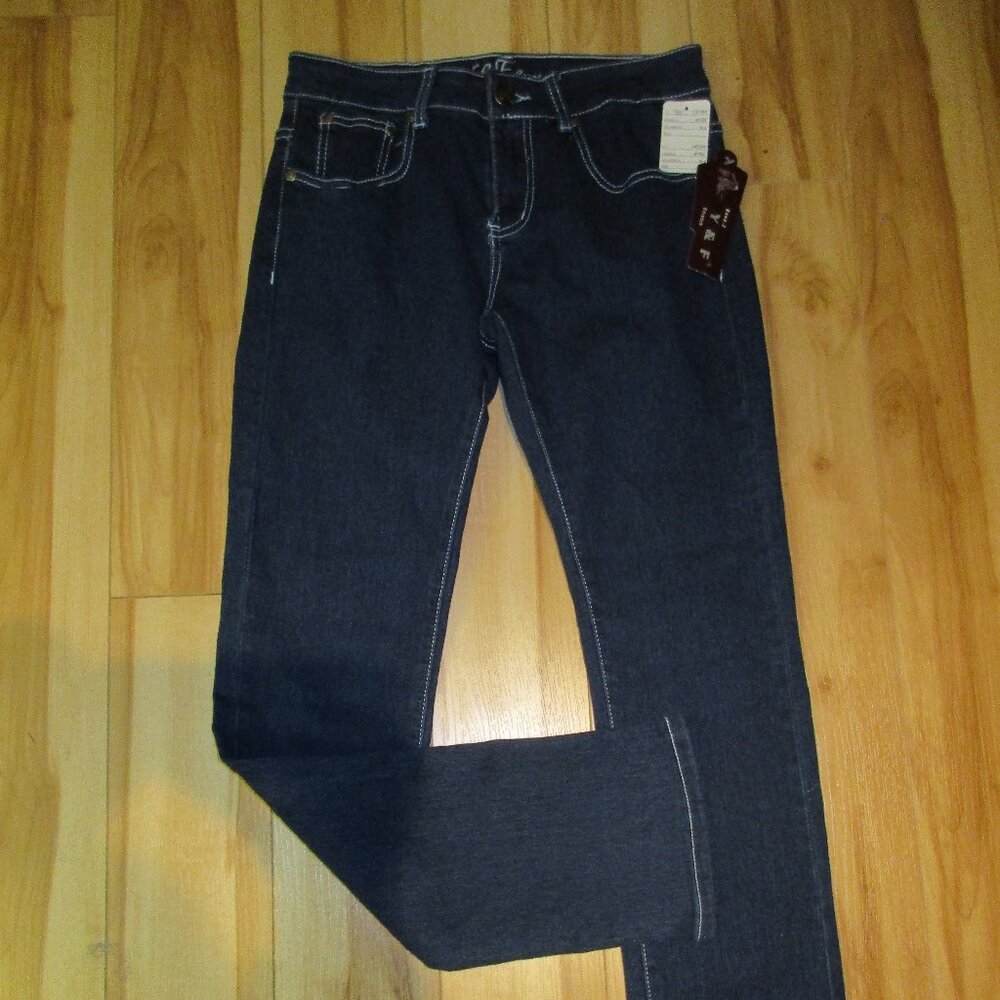 Jeans with contrast stitching.